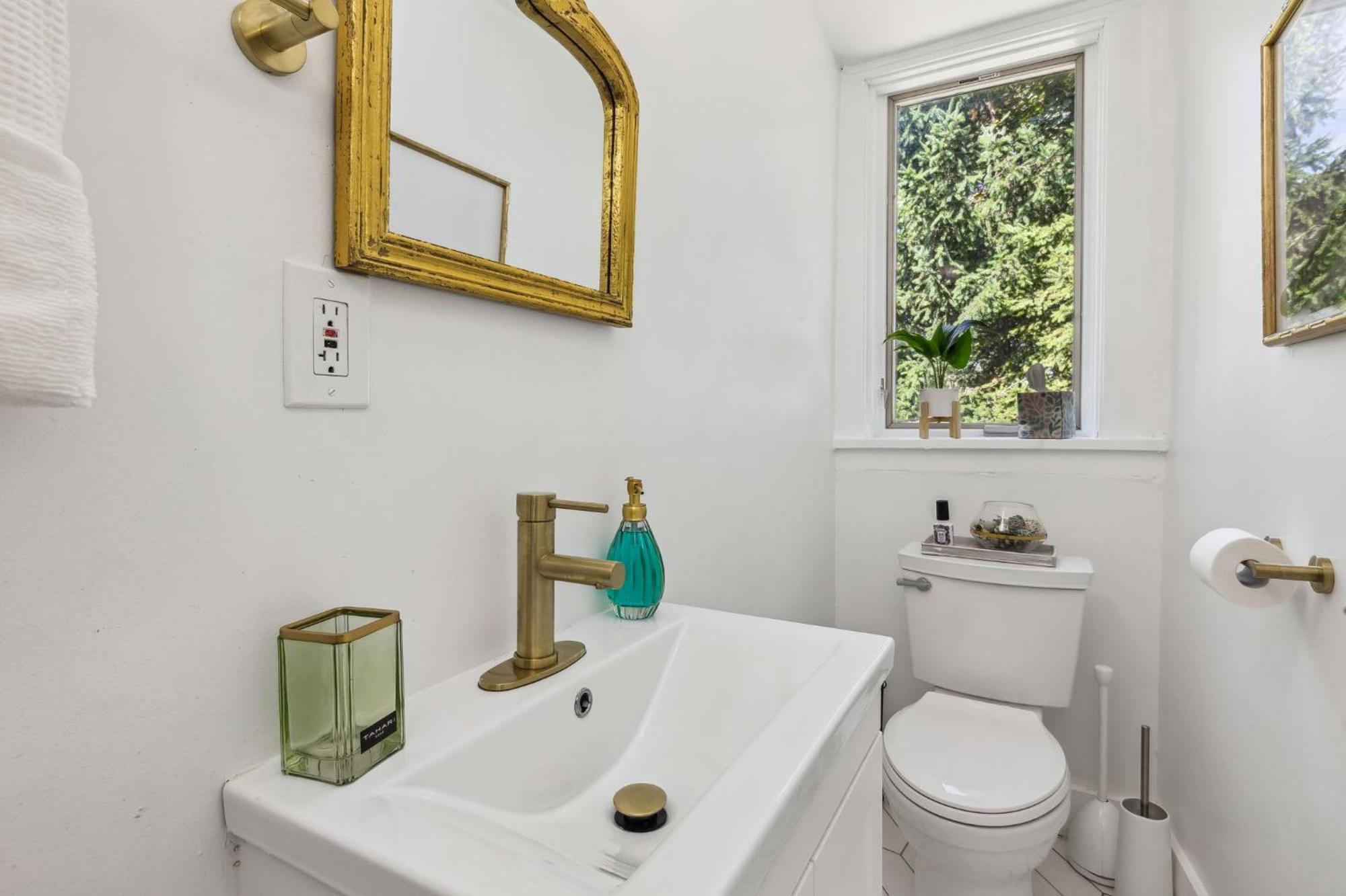 Enchanted Castle - Your Royal Getaway Awaits Cleveland Bagian luar foto