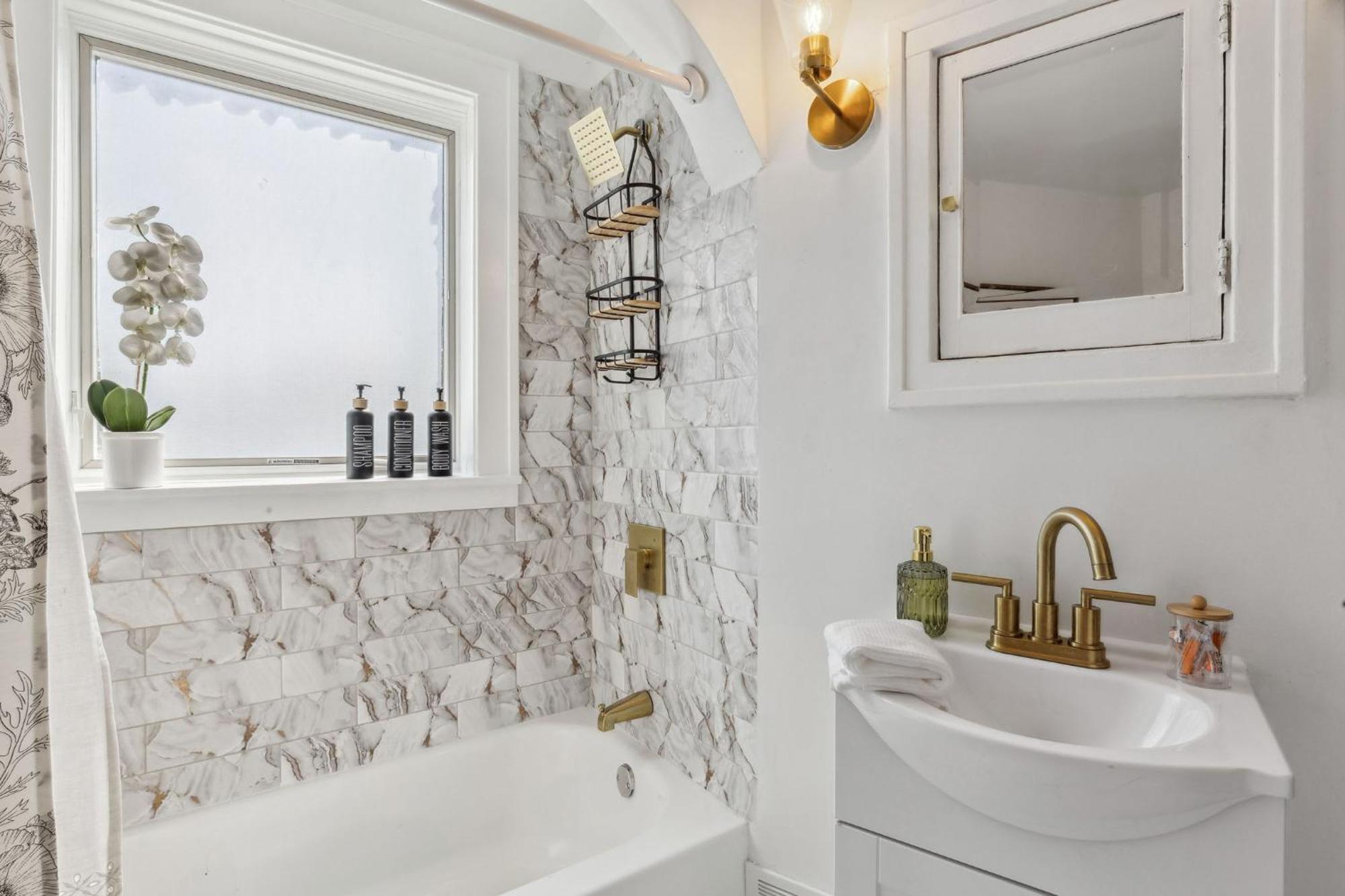 Enchanted Castle - Your Royal Getaway Awaits Cleveland Bagian luar foto