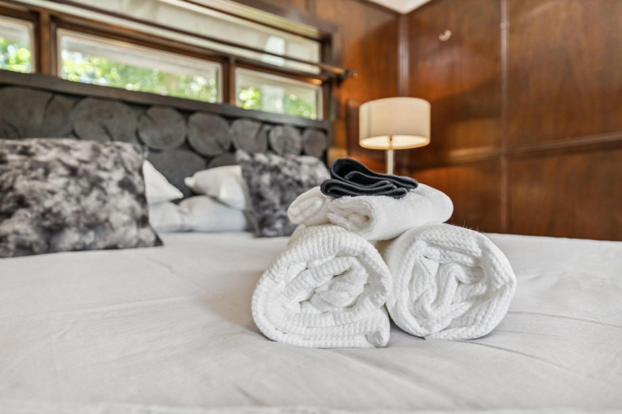 Enchanted Castle - Your Royal Getaway Awaits Cleveland Bagian luar foto