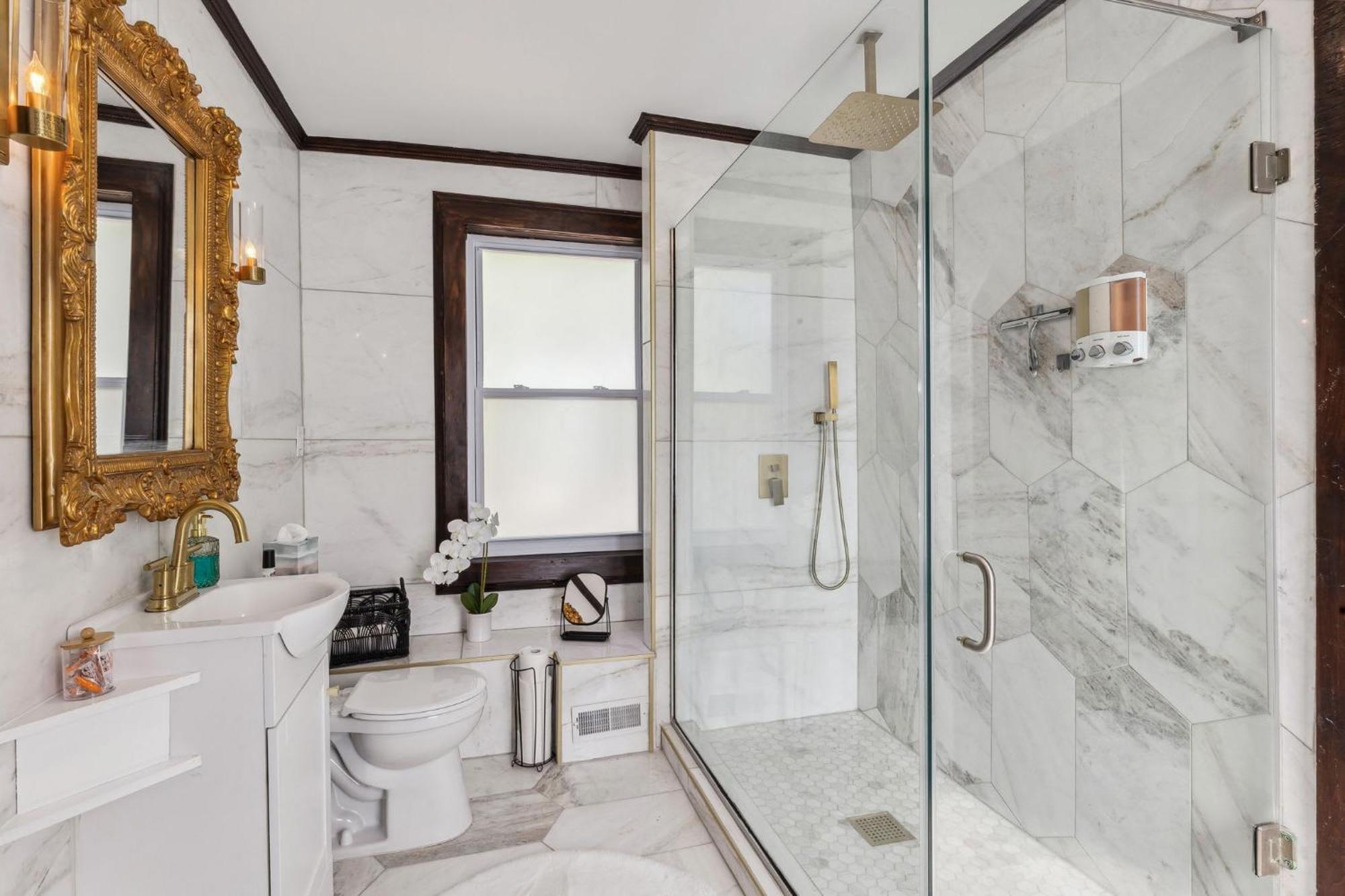 Enchanted Castle - Your Royal Getaway Awaits Cleveland Bagian luar foto