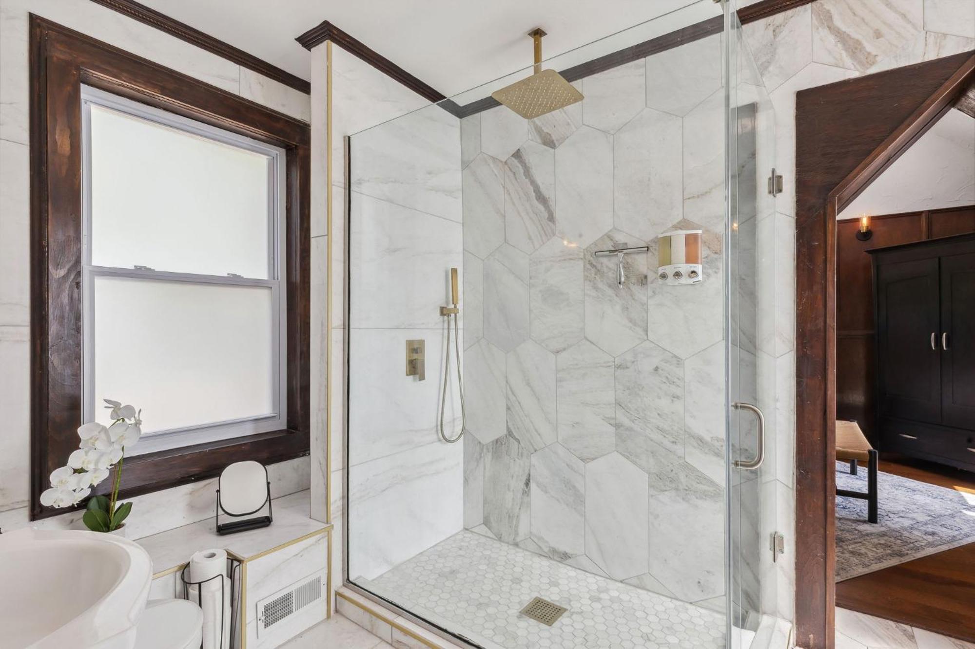 Enchanted Castle - Your Royal Getaway Awaits Cleveland Bagian luar foto
