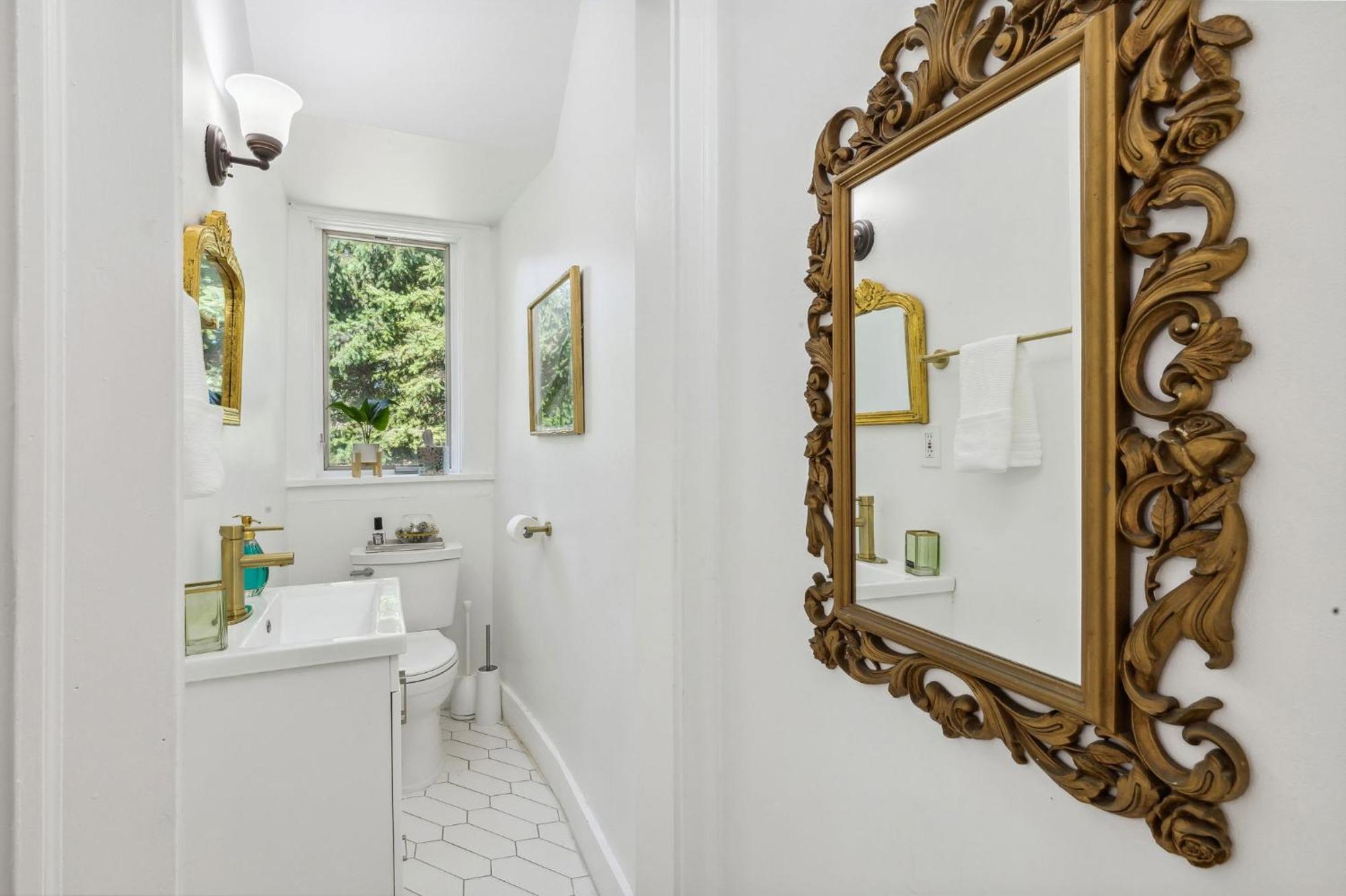 Enchanted Castle - Your Royal Getaway Awaits Cleveland Bagian luar foto
