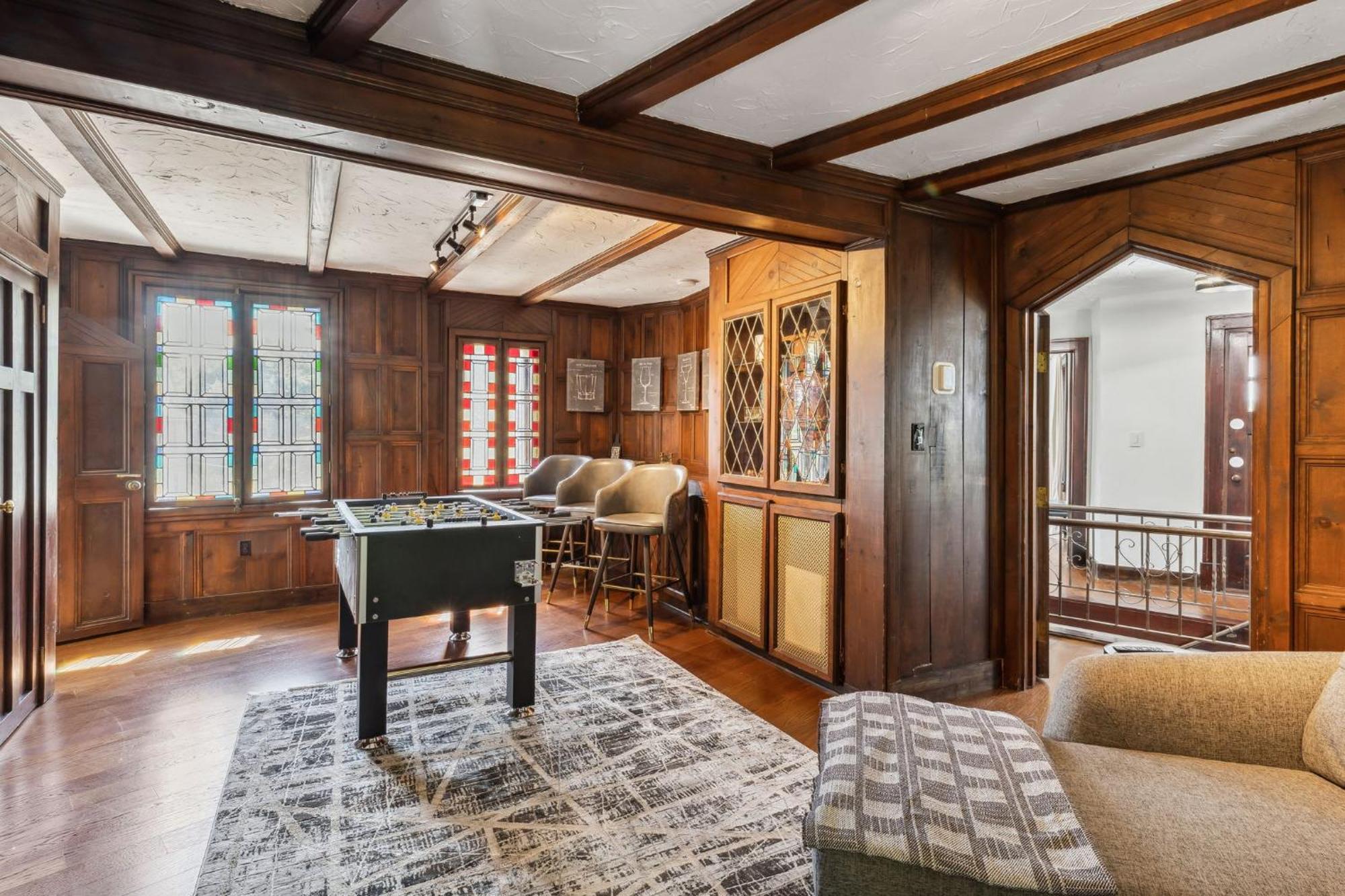 Enchanted Castle - Your Royal Getaway Awaits Cleveland Bagian luar foto