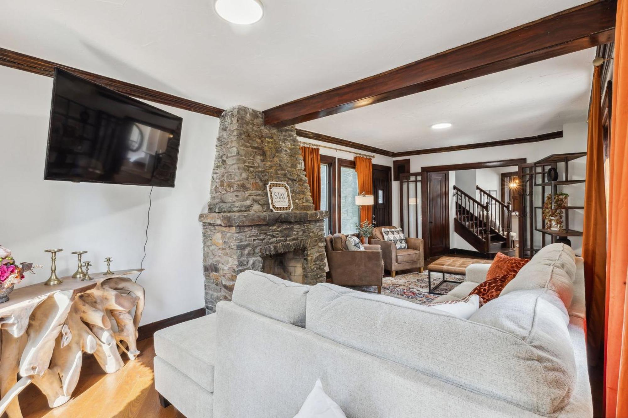 Enchanted Castle - Your Royal Getaway Awaits Cleveland Bagian luar foto