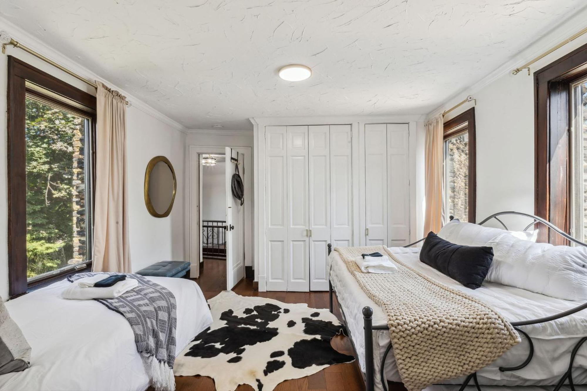 Enchanted Castle - Your Royal Getaway Awaits Cleveland Bagian luar foto