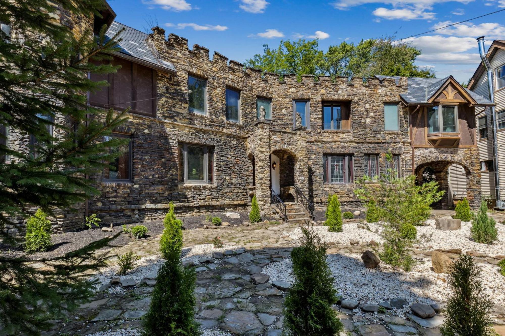 Enchanted Castle - Your Royal Getaway Awaits Cleveland Bagian luar foto