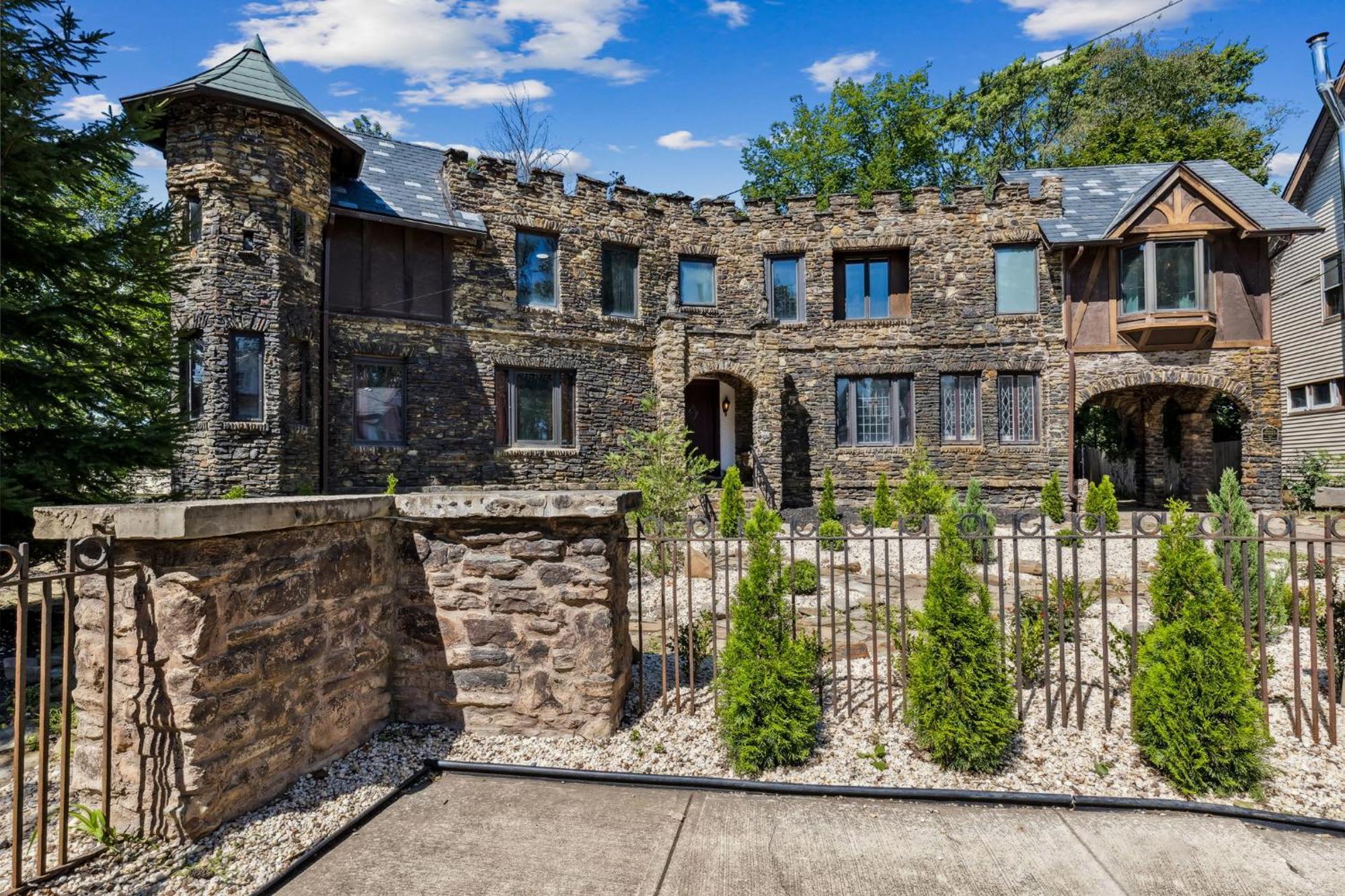 Enchanted Castle - Your Royal Getaway Awaits Cleveland Bagian luar foto