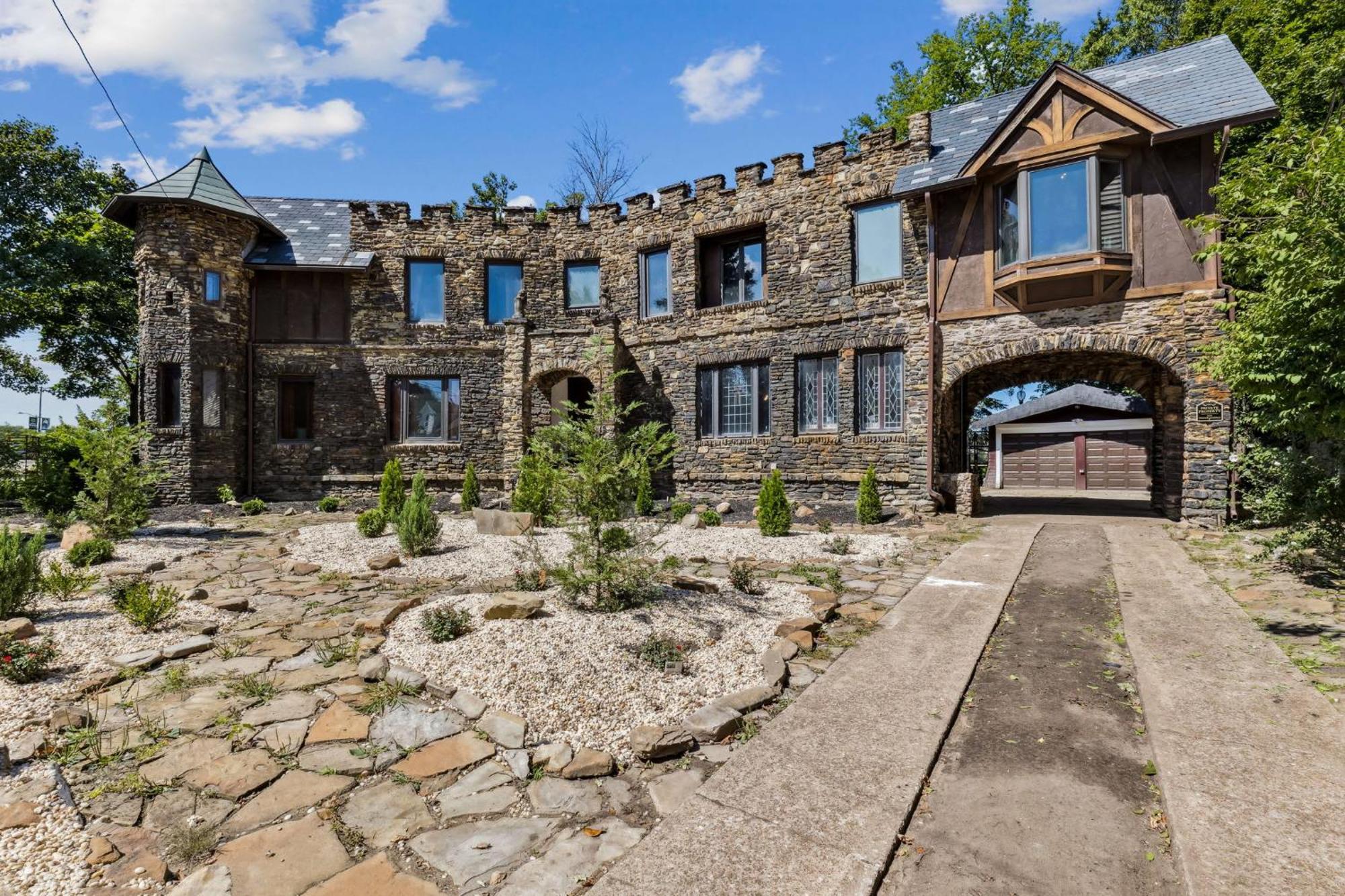 Enchanted Castle - Your Royal Getaway Awaits Cleveland Bagian luar foto