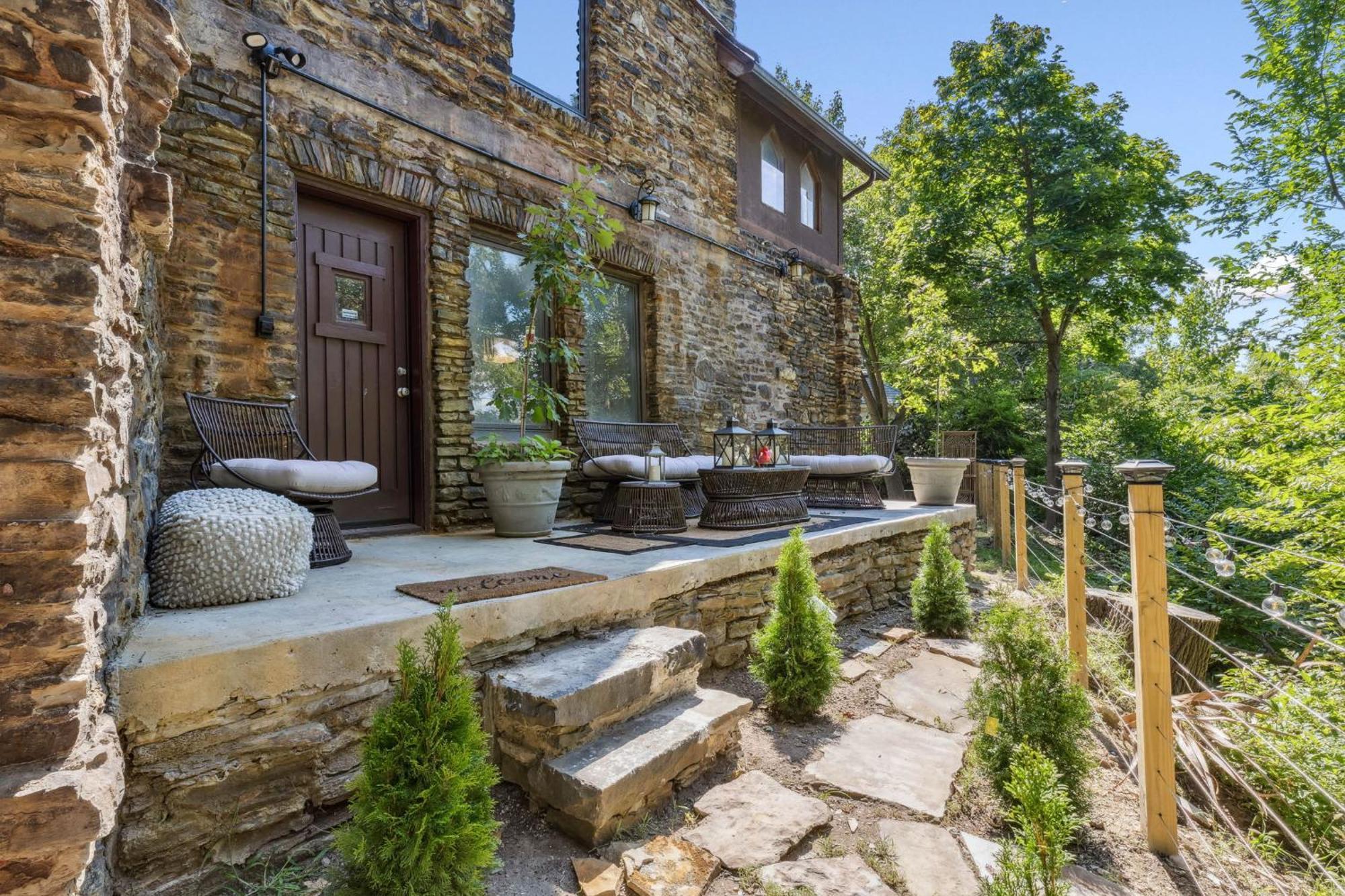 Enchanted Castle - Your Royal Getaway Awaits Cleveland Bagian luar foto