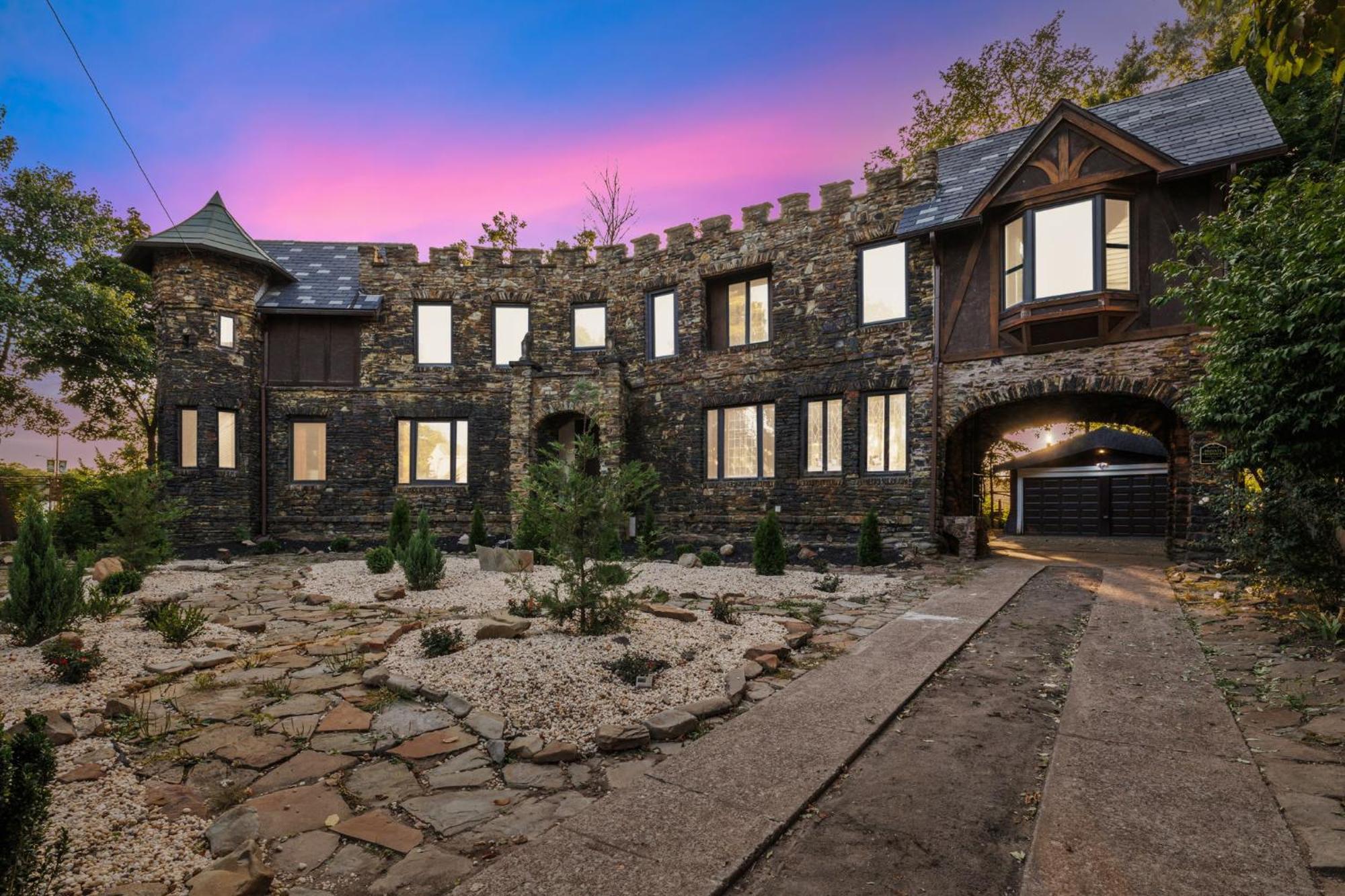 Enchanted Castle - Your Royal Getaway Awaits Cleveland Bagian luar foto