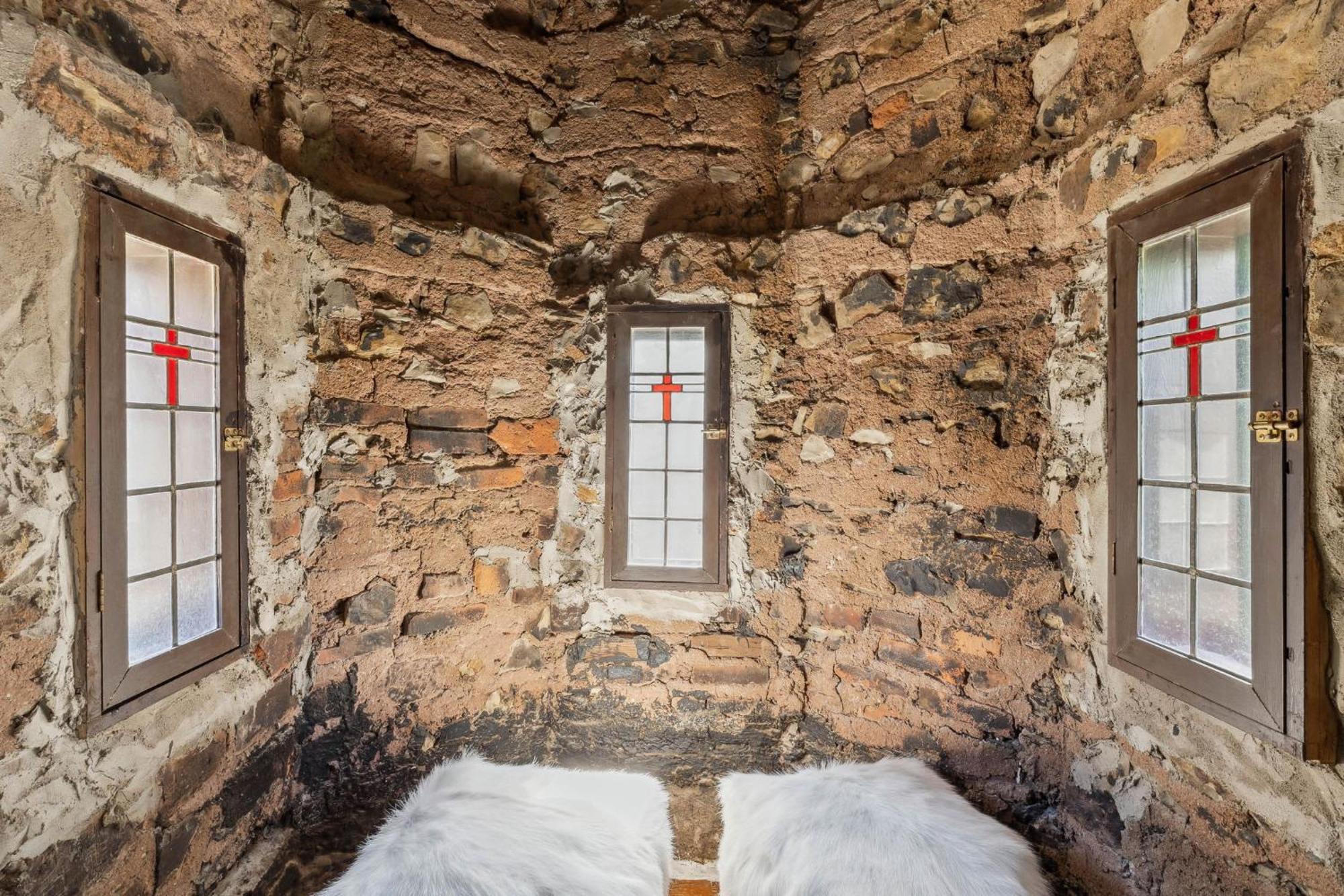 Enchanted Castle - Your Royal Getaway Awaits Cleveland Bagian luar foto